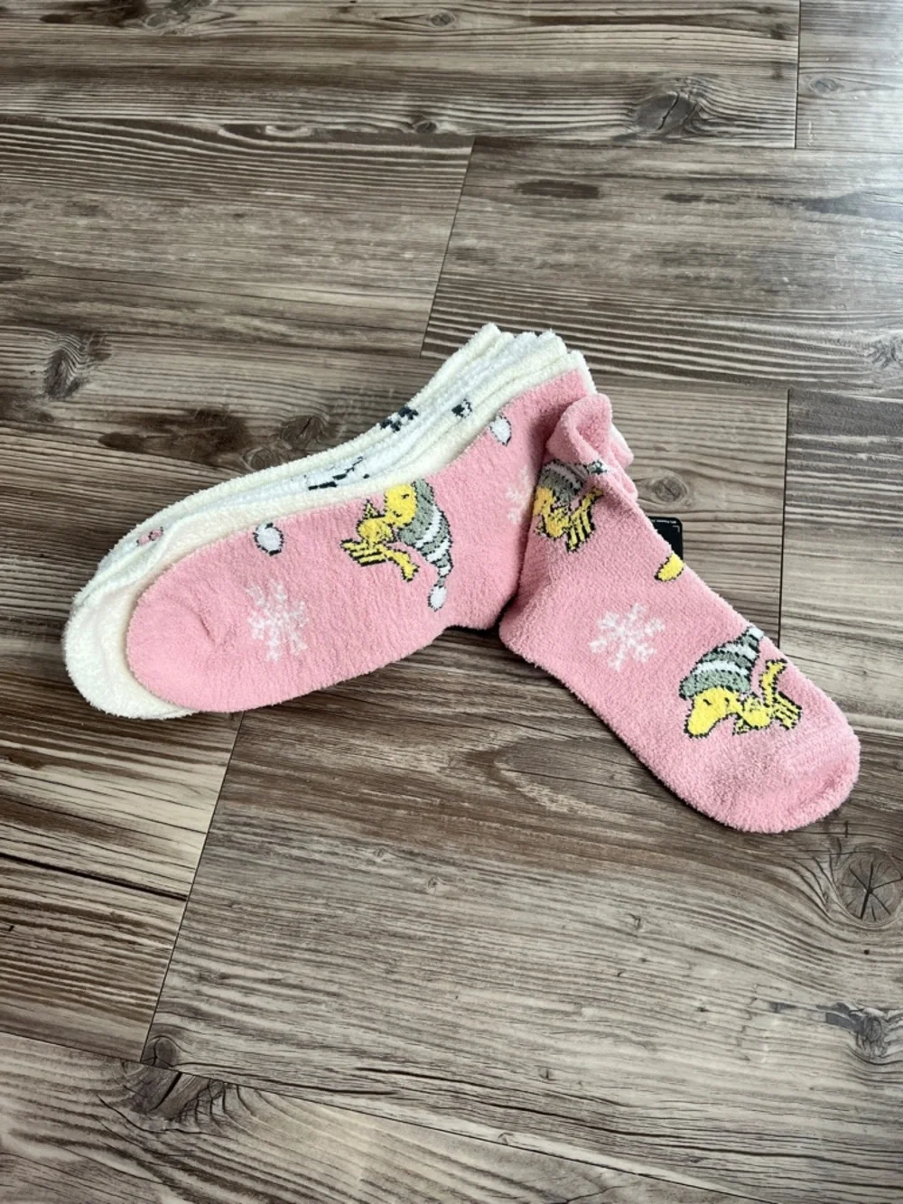 Peanuts Snoopy Chenille Quarter Crew Socks 4 Pairs Shoe Size 5-8 - Picture 6 of 9